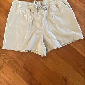 Two pairs dance studio shorts beige and blue